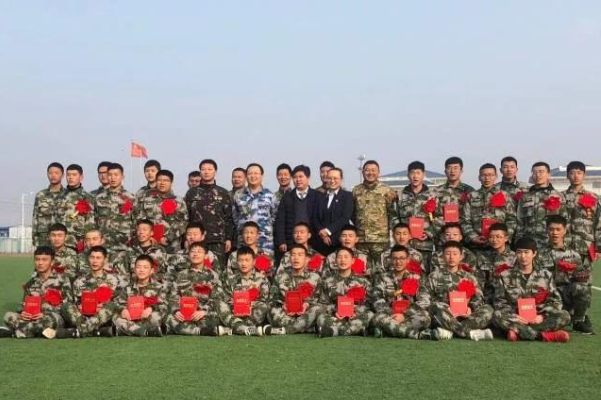 授銜儀式圓滿結(jié)束，大家合影留念